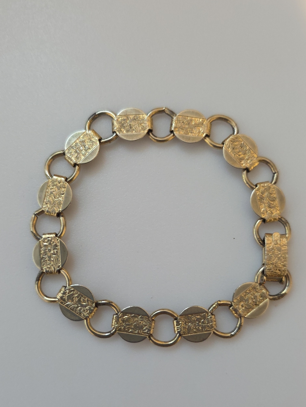 $15/2 Sarah Coventry Vintage Gold-Tone Link Circle Embossed Bracelet